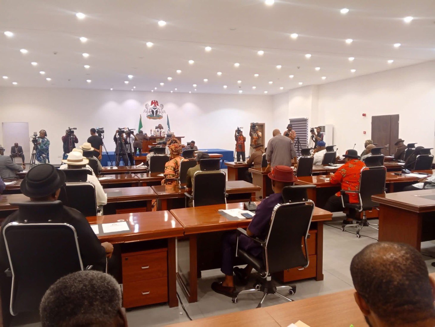Breaking: 16 PDP Lawmakers in Rivers State Defect to APC in Dramatic House Shake-Up